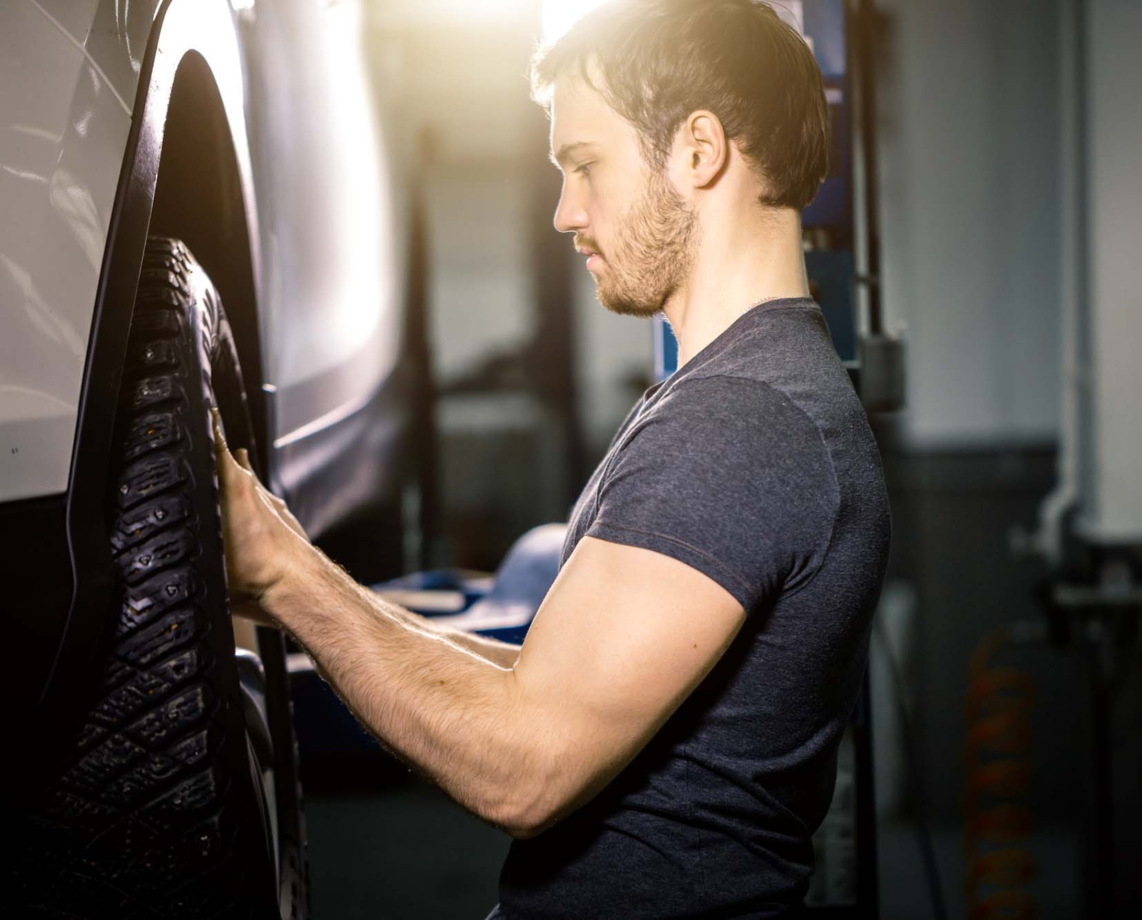 Mechanic removing tyre